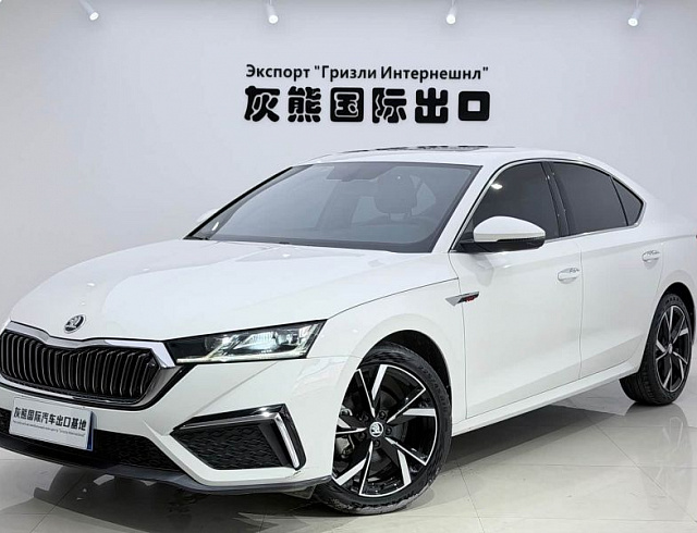 Skoda Octavia 1.4 л 2022 г. Белый, пробег 34000 км