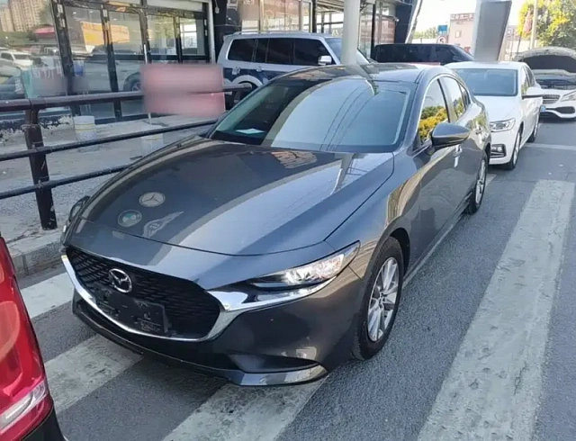 Mazda Mazda3 Axela 1.5 л 2024 г. Серебристо-серый, пробег 13799 км