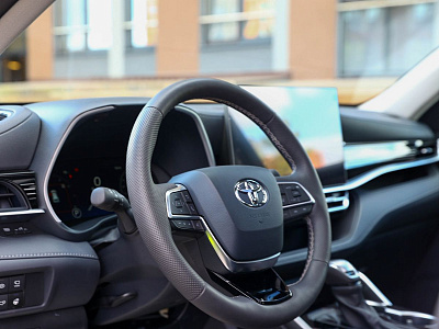 Toyota Highlander белый 2026