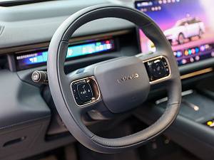Lynk & Co 900 белый 2025