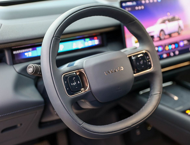 Lynk & Co 900 белый 2025