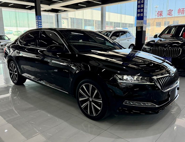 Skoda Superb 1.4 л 2023 г. Чёрный, пробег 22000 км