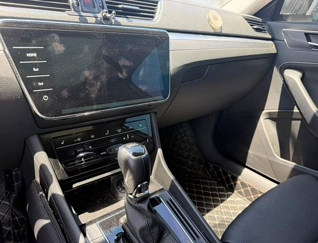 Skoda Superb 1.4 л 2024 г. Серебристо-серый, пробег 20000 км