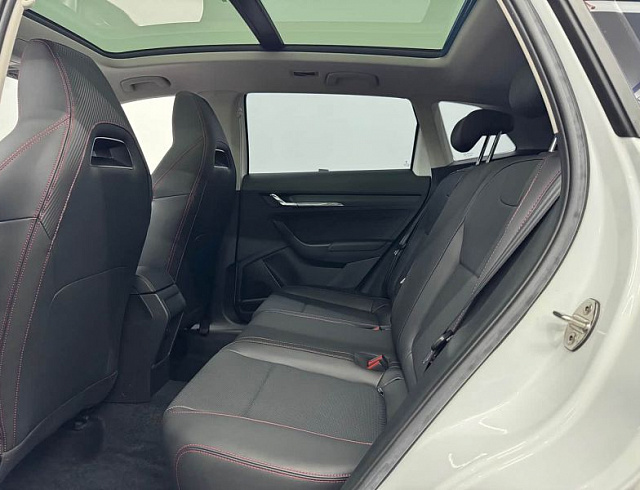 Skoda Kamiq 1.5 л 2024 г. Белый, пробег 30000 км