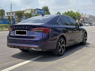 Skoda Octavia 1.4 л 2022 г. Голубой, пробег 19000 км