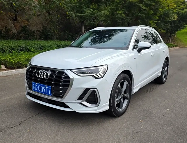 Audi Q3 1.4 л 2022 г. Белый, пробег 16000 км