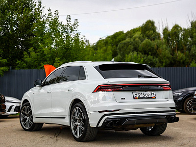 Audi Q8 белый 2018