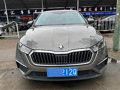 Skoda Octavia 1.4 л 2022 г. шампань/коричневый, пробег 33000 км