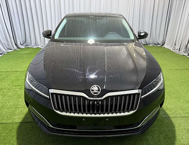 Skoda Superb 1.4 л 2023 г. Чёрный, пробег 19000 км