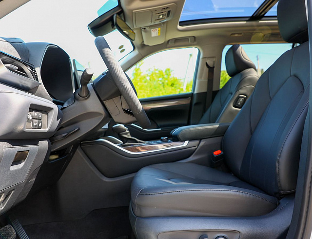 Toyota Highlander белый 2026