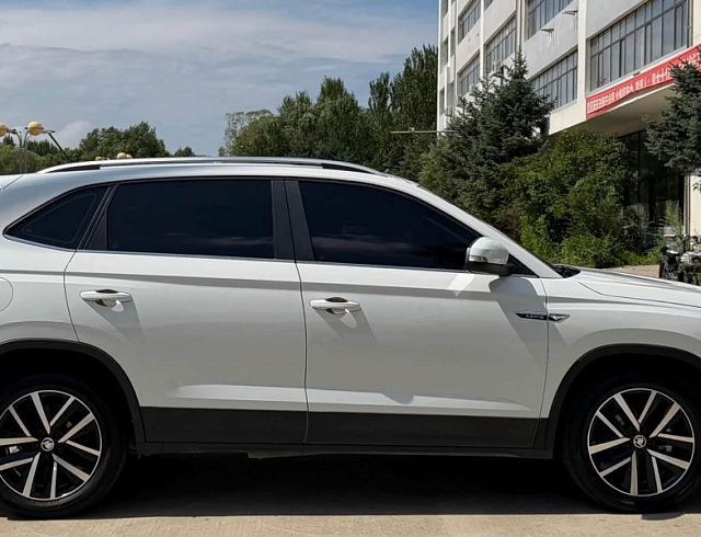 Skoda Kamiq 1.5 л 2023 г. Белый, пробег 33000 км