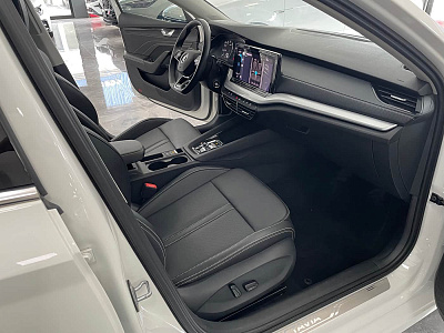 Skoda Octavia 1.4 л 2022 г. Белый, пробег 38000 км