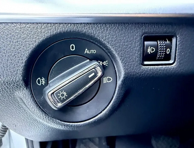Skoda Kamiq 1.5 л 2023 г. Белый, пробег 26800 км
